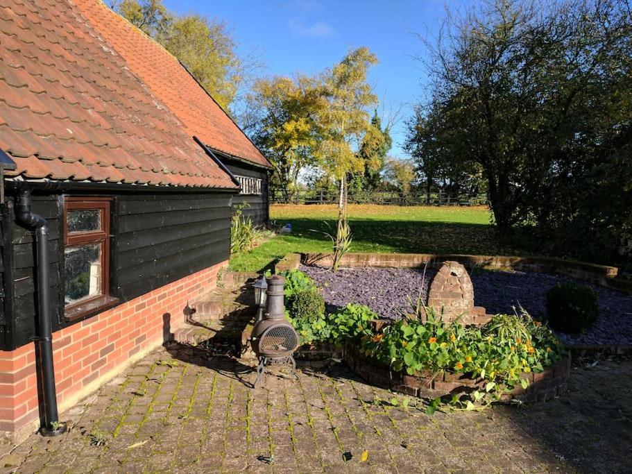 Stunning Barn Conversion Ideal For Large Families Bildeston Exterior foto