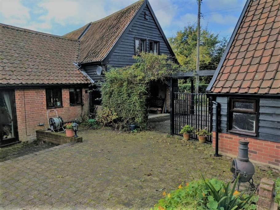 Stunning Barn Conversion Ideal For Large Families Bildeston Exterior foto